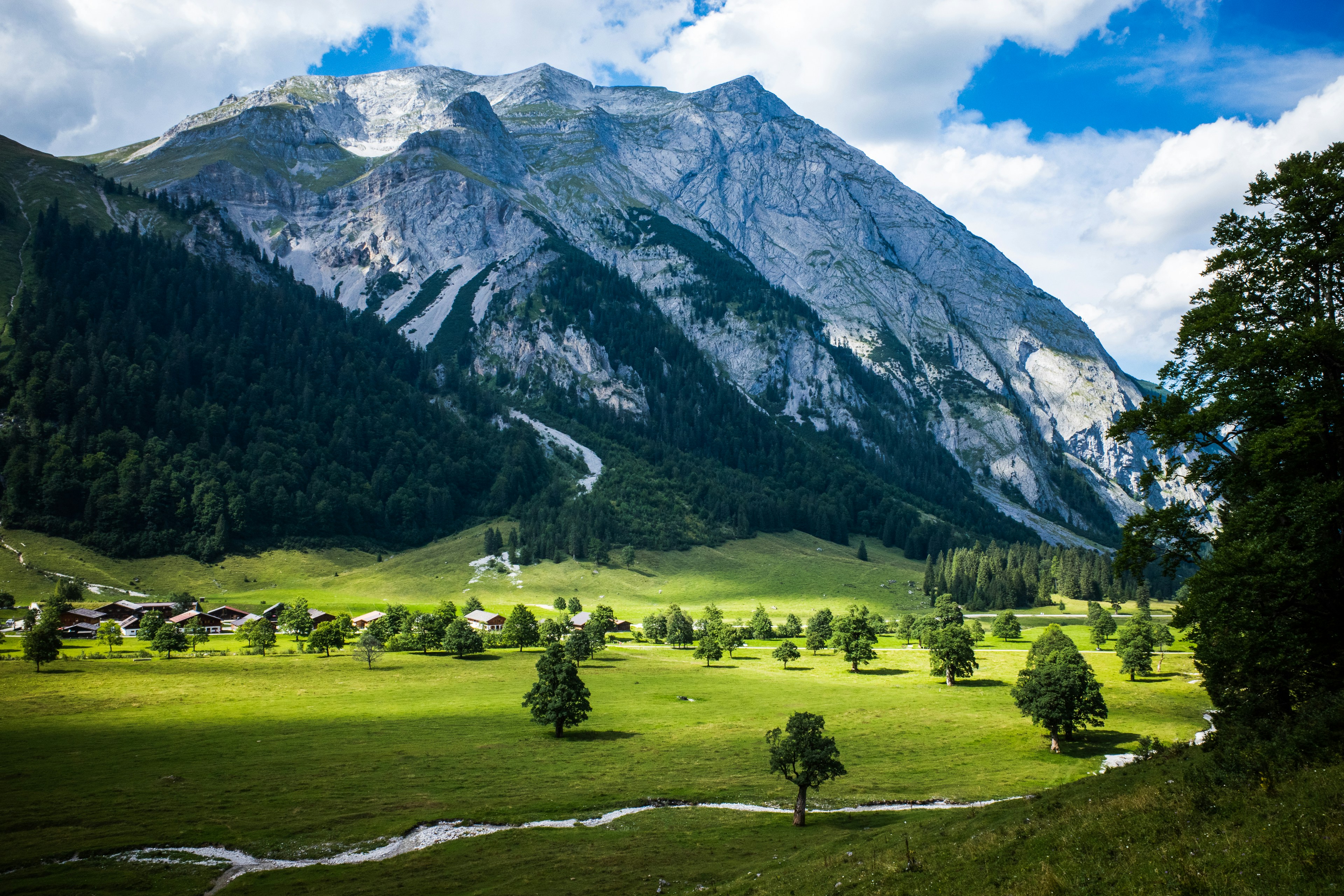 Photo by josefstepanek