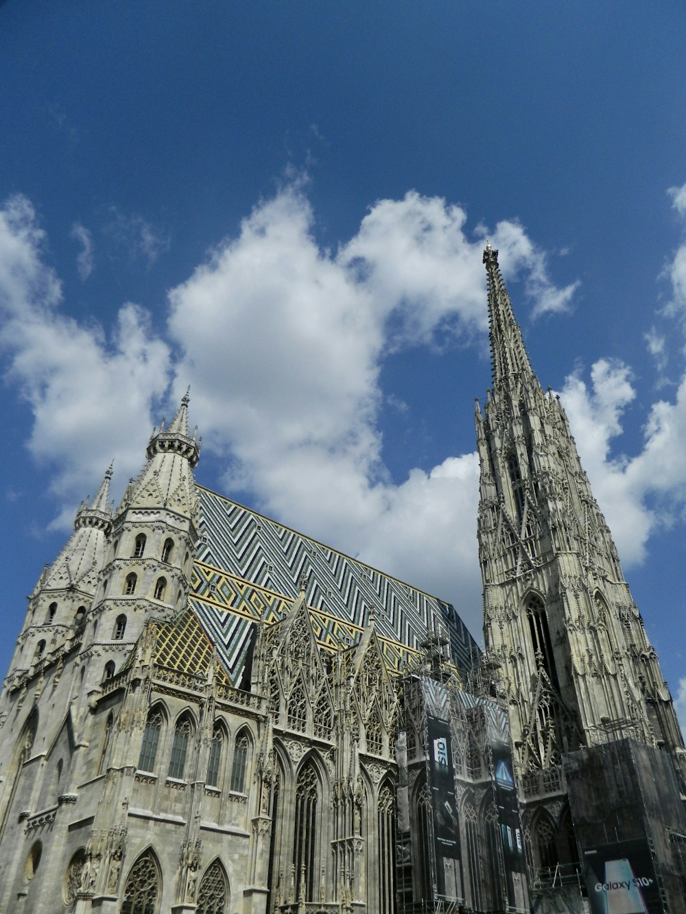 ein großes Gebäude mit Stephansdom, Wien