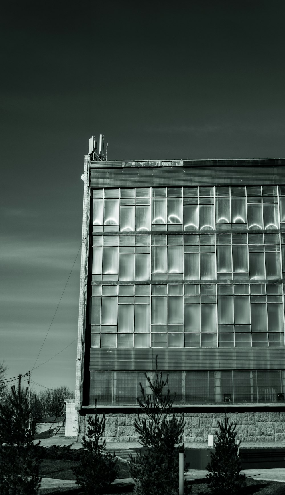 a building with many windows