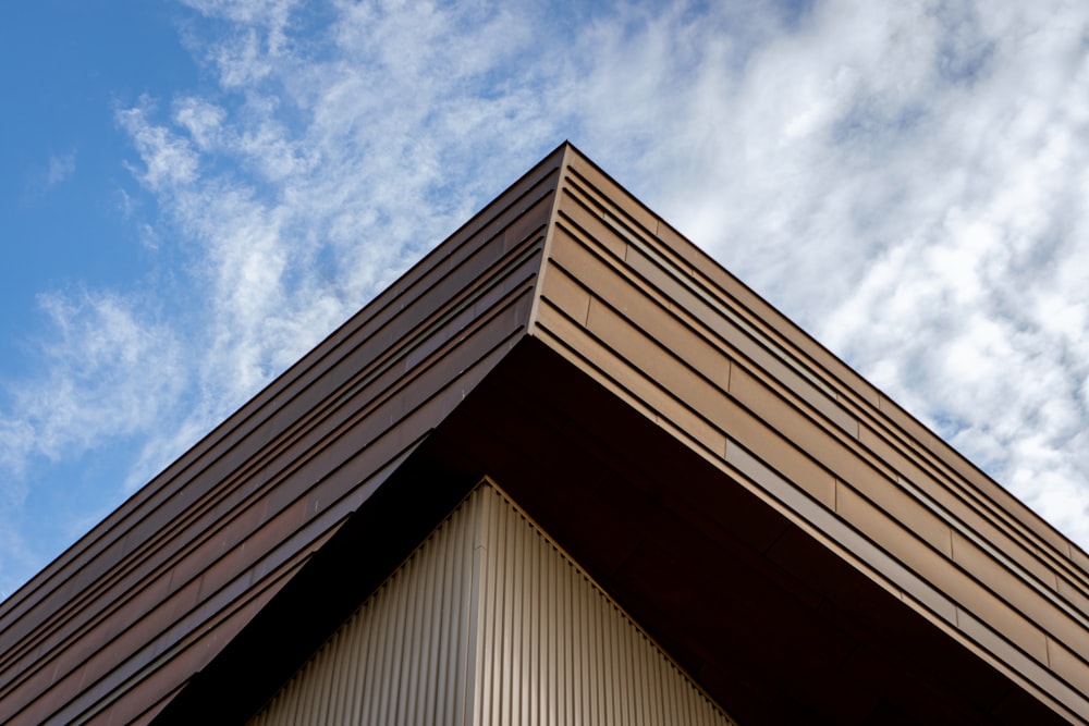 a building with a cloudy sky