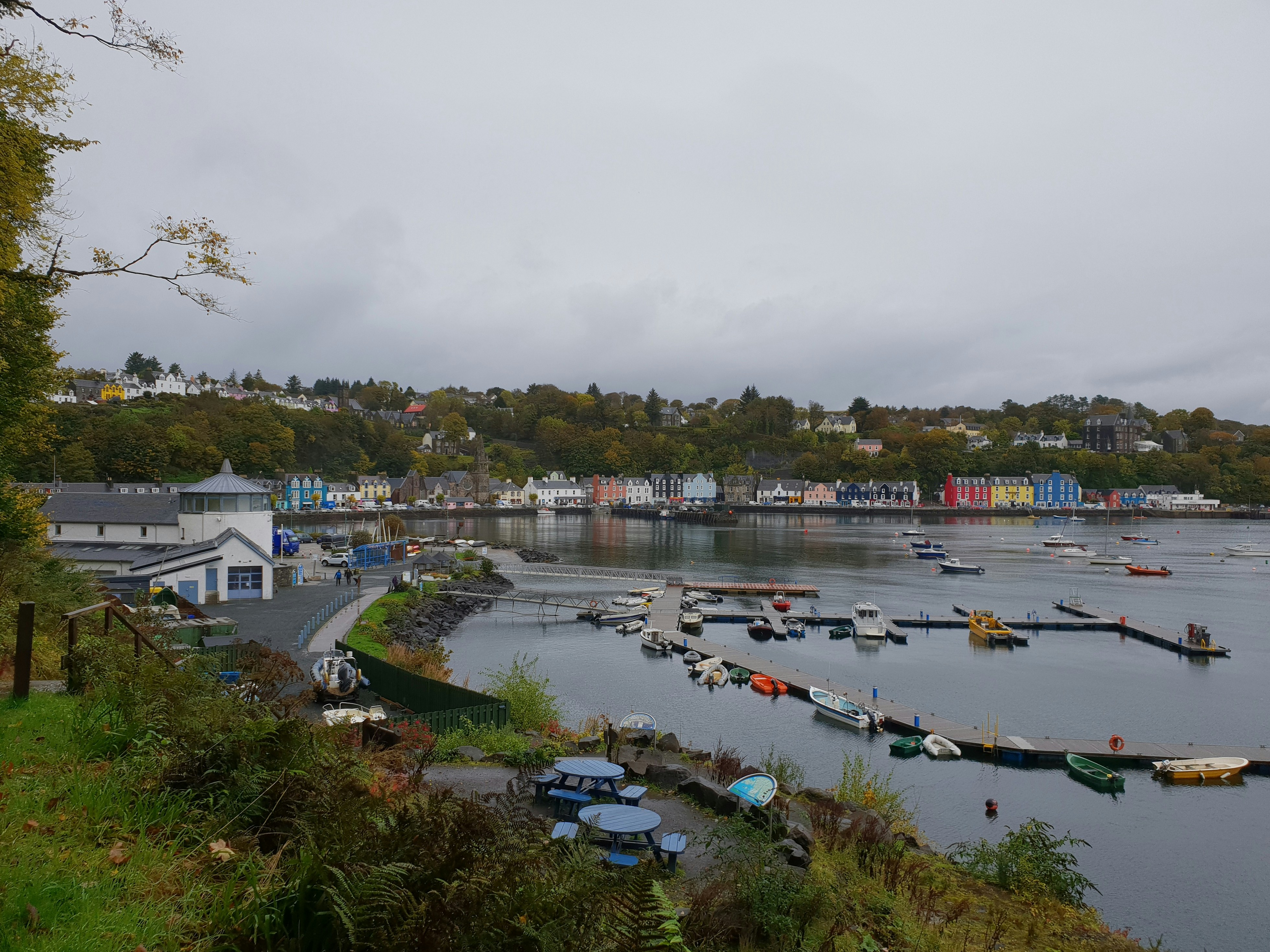 a body of water with boats and buildings along it