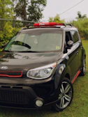 Kia Carens ready for a family trip, shown with luggage on the roof.