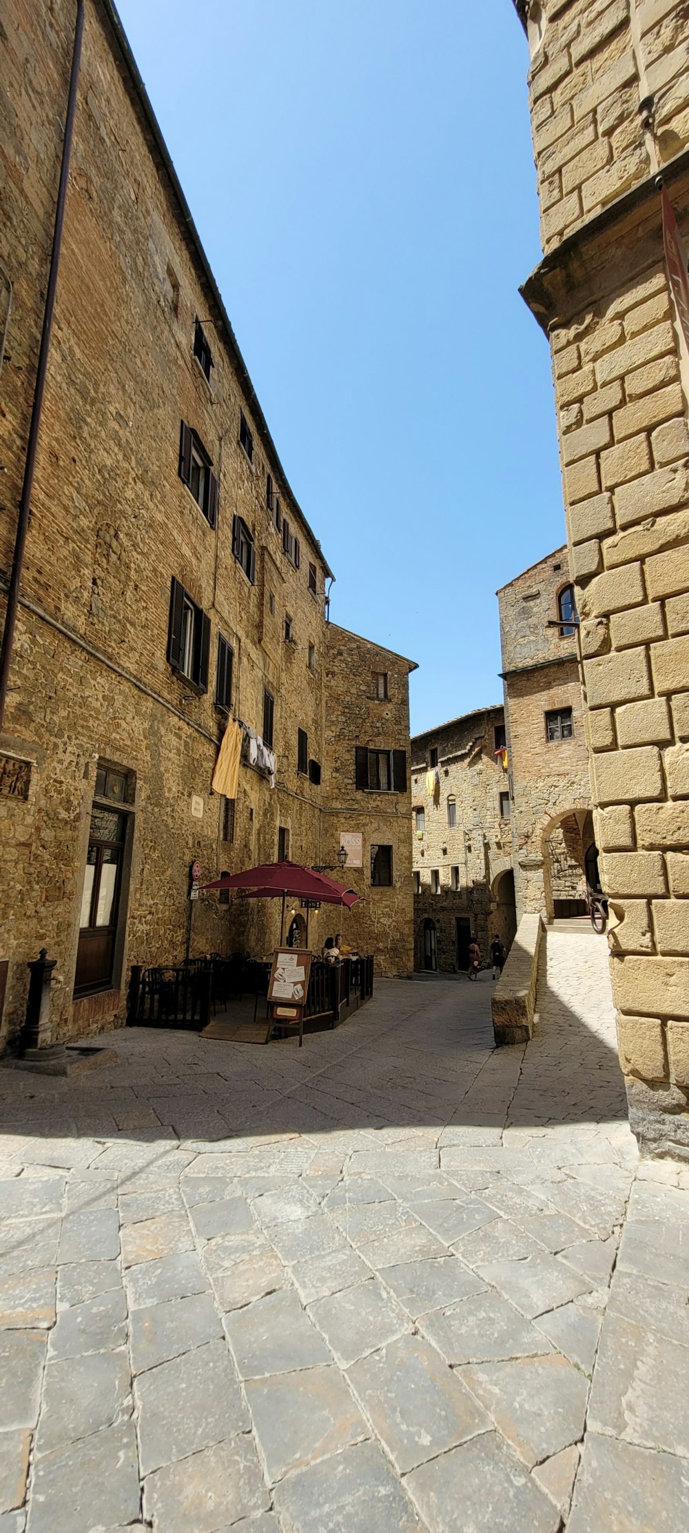 a cobblestone street between two buildings