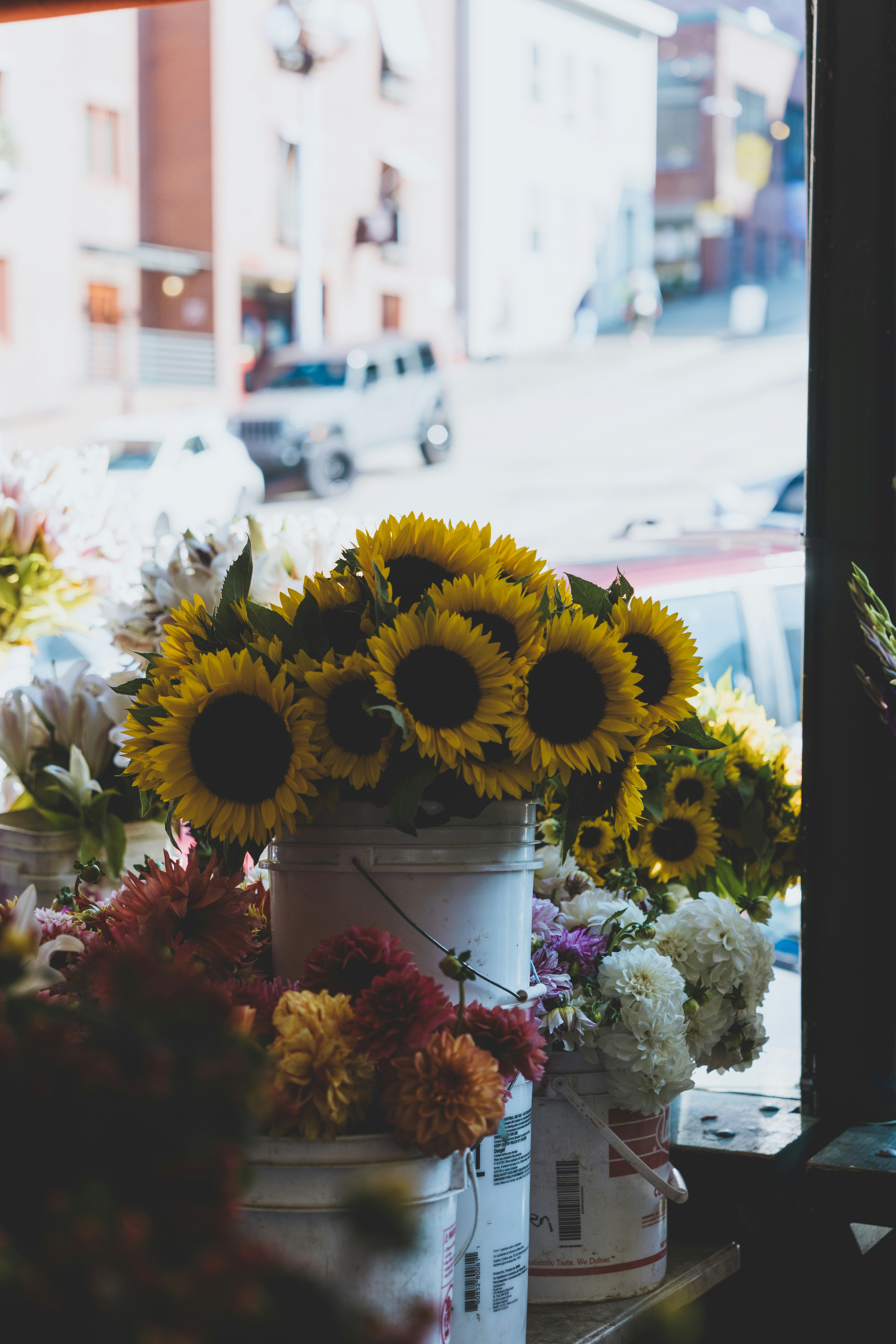 Romantic + Minimal Winter Bridal in Paris | Alexandra Grecco｜anna bé bridal  boutique, image size:3000x4500