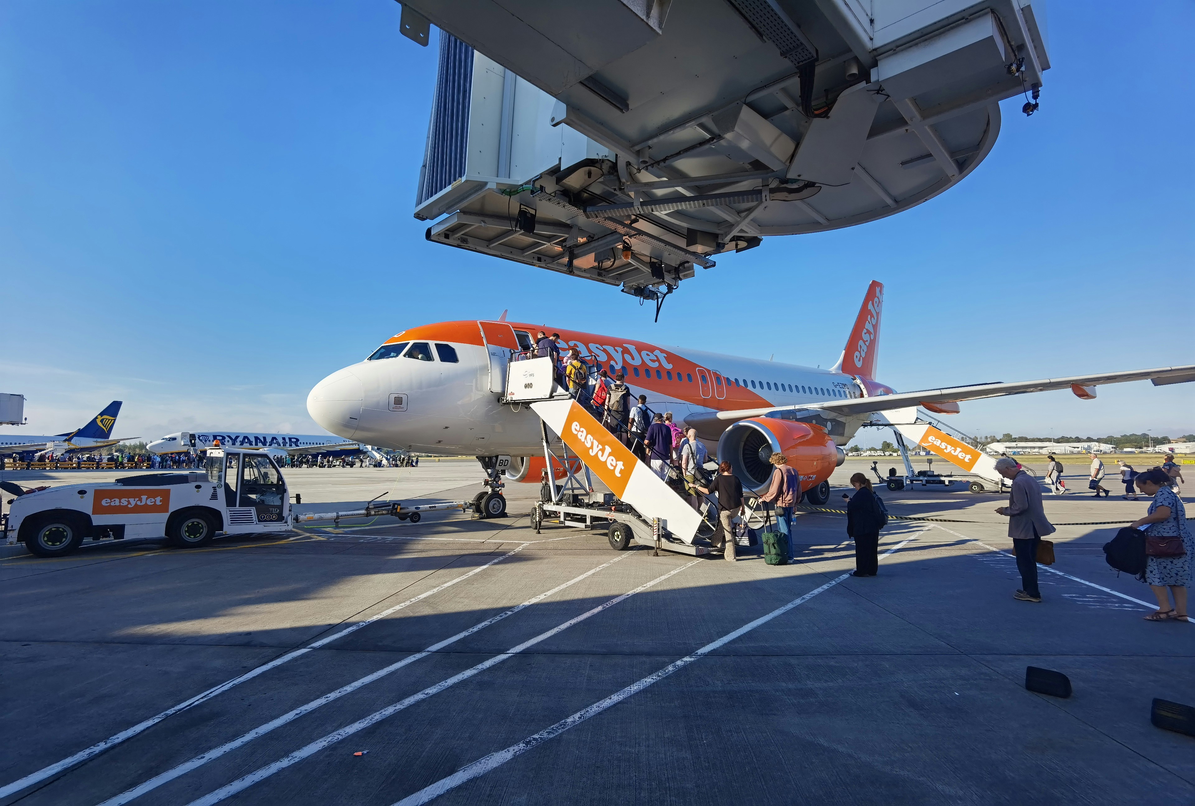 people boarding an airplane, Boarding an Easyjet flight 