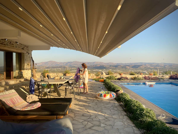 Retractable awning patio outdoor shade