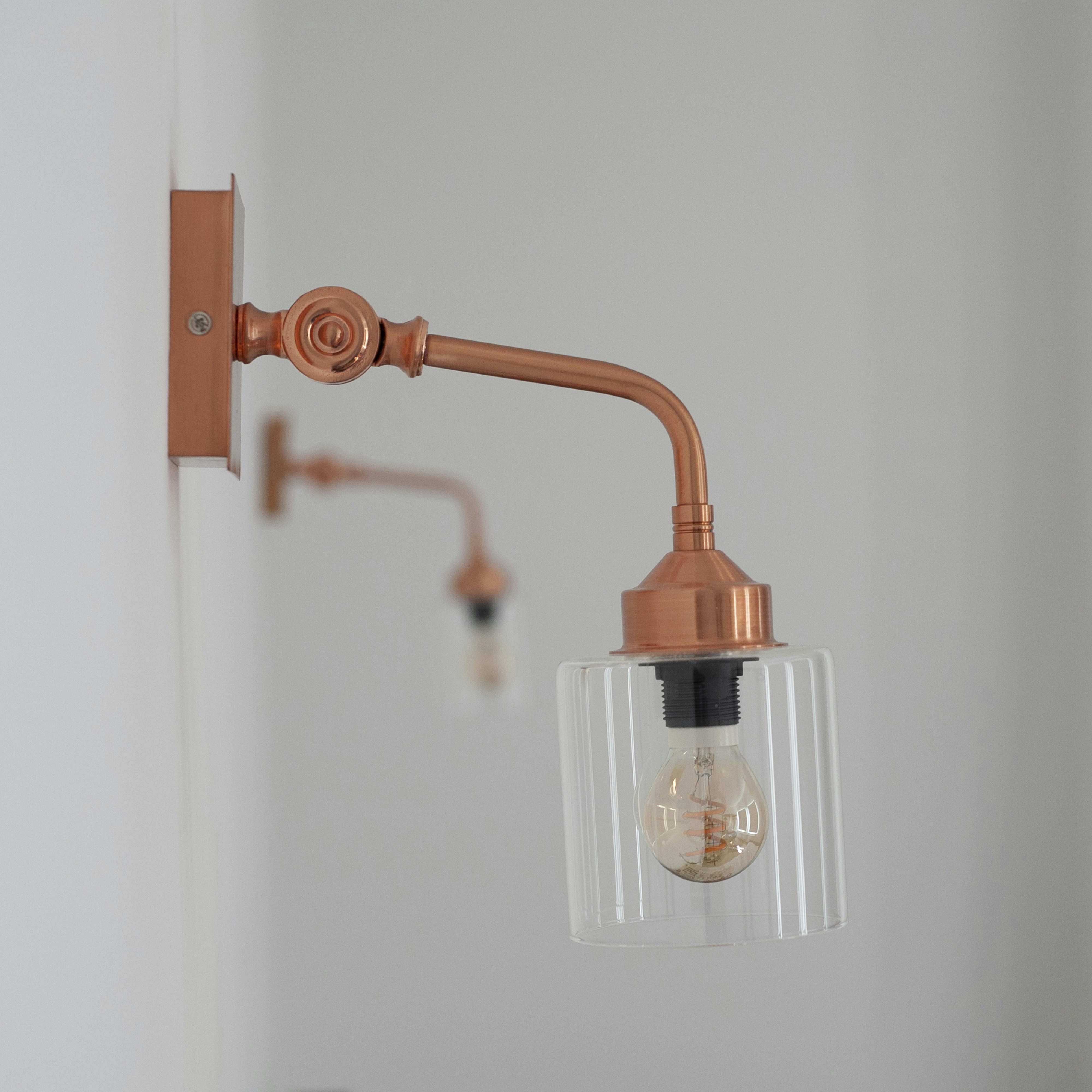 una lampada su una parete