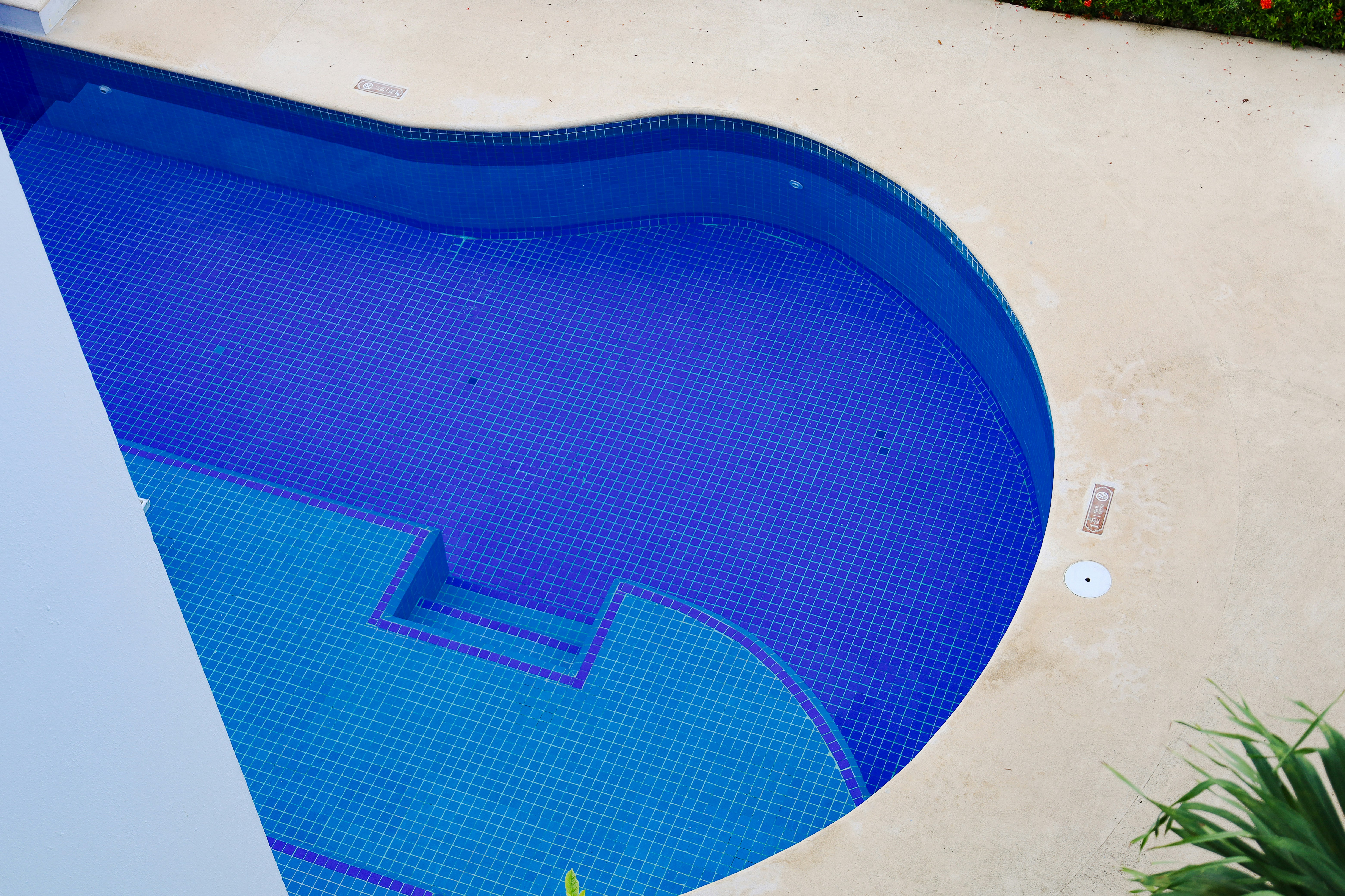 The Right Way to Close Your Pool for the Winter