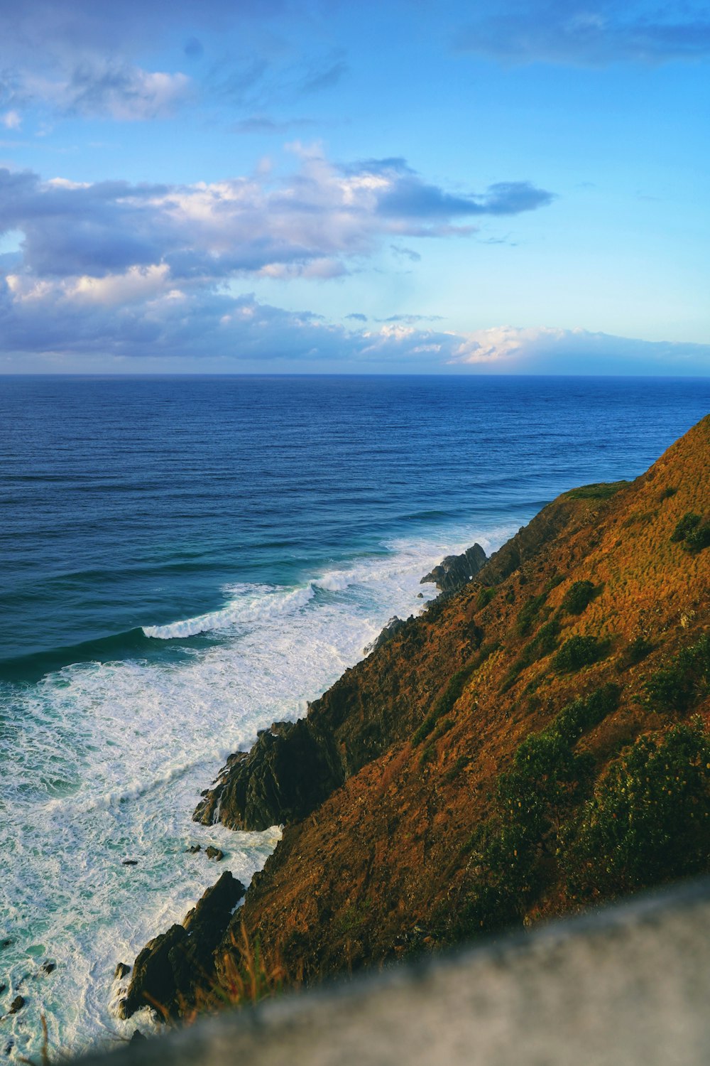 a rocky coast line