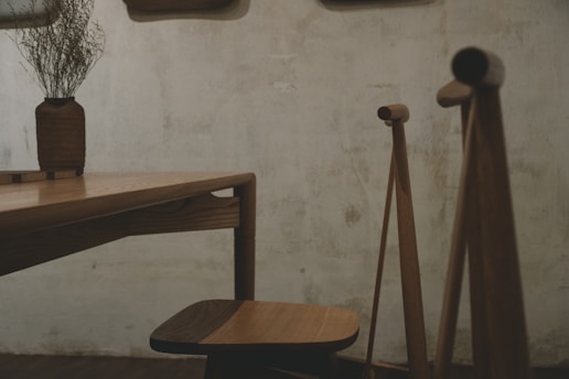 a table and a bench in a room