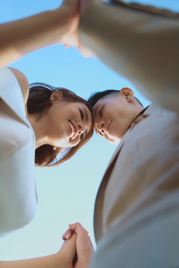 free asian dating sites without payment – couple smiling together