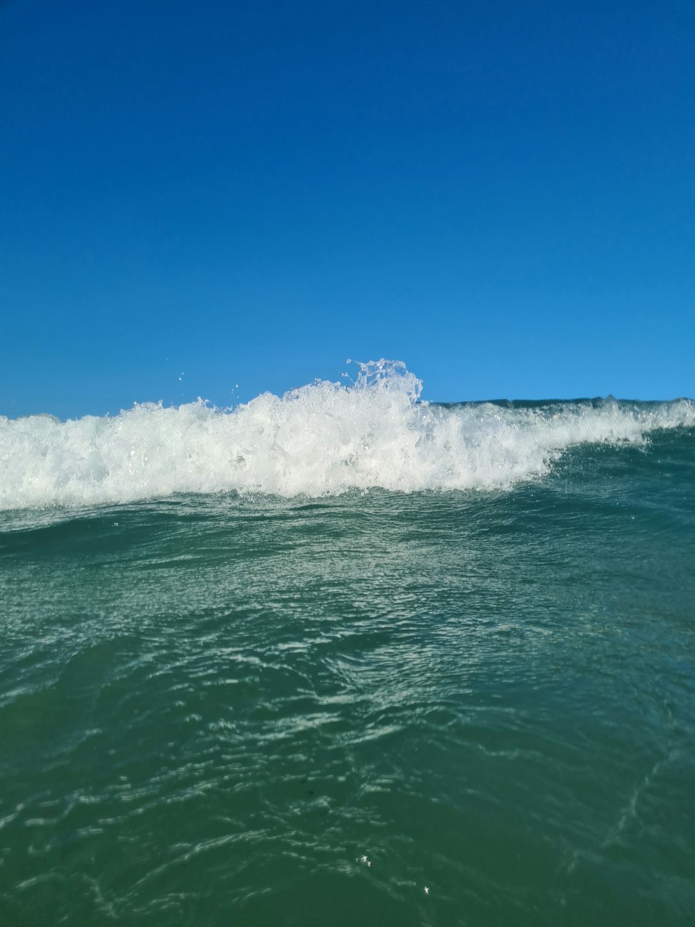 uma onda no oceano