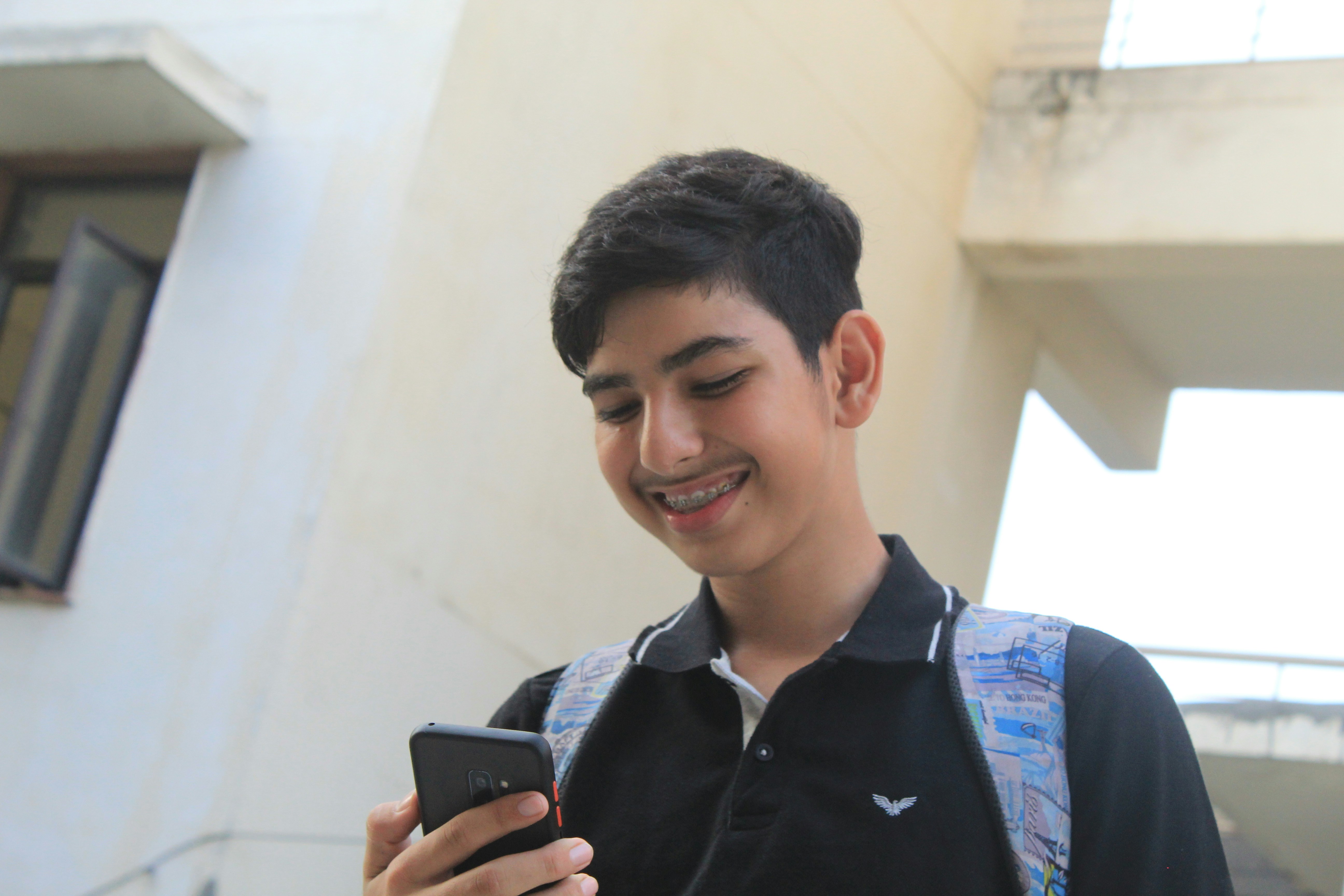 student practicing English on a smartphone - ai english language tutor
