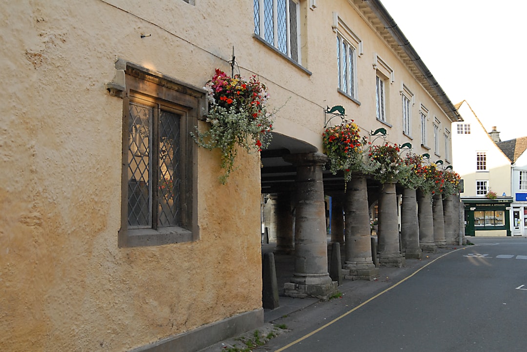 Old town buildings and market in Tetbury Gloucestershire UK - digital marketing Tetbury - Photo by Peter Wilkinson | best digital marketing - London, Bristol and Bath marketing agency