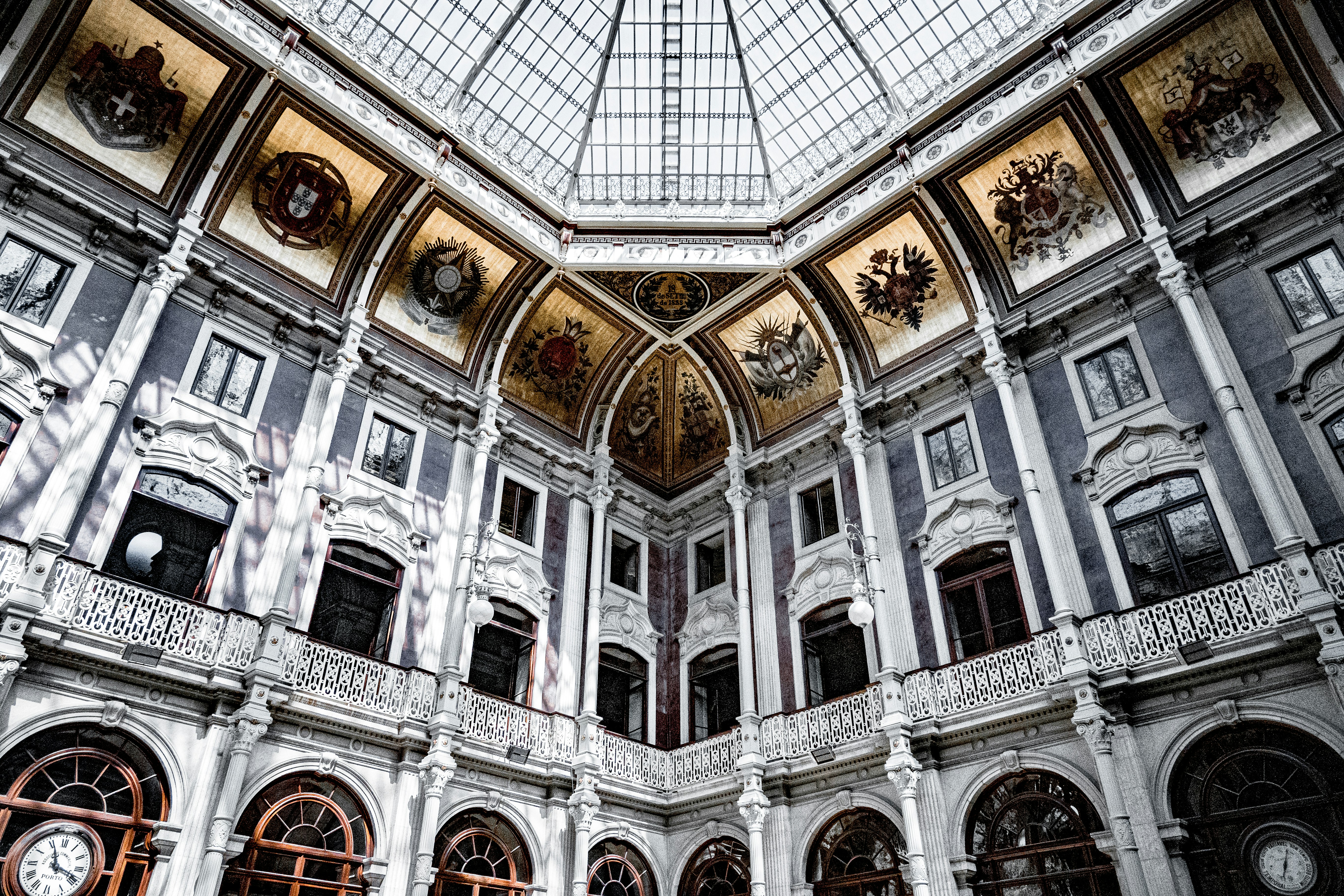 A large ornate building with many windows photo – Free Architecture ...