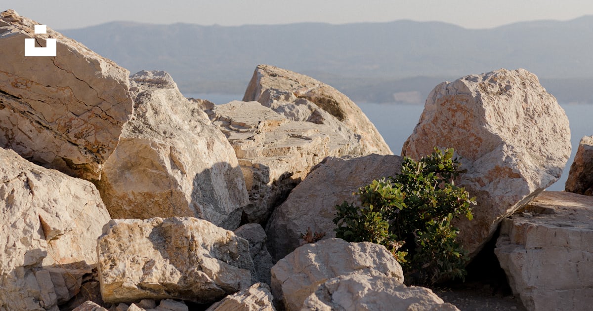 Un groupe de gros rochers photo – Photo Croatie Gratuite sur Unsplash