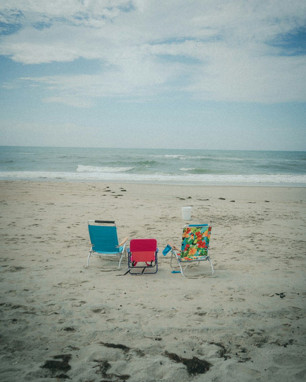 sillas en una playa