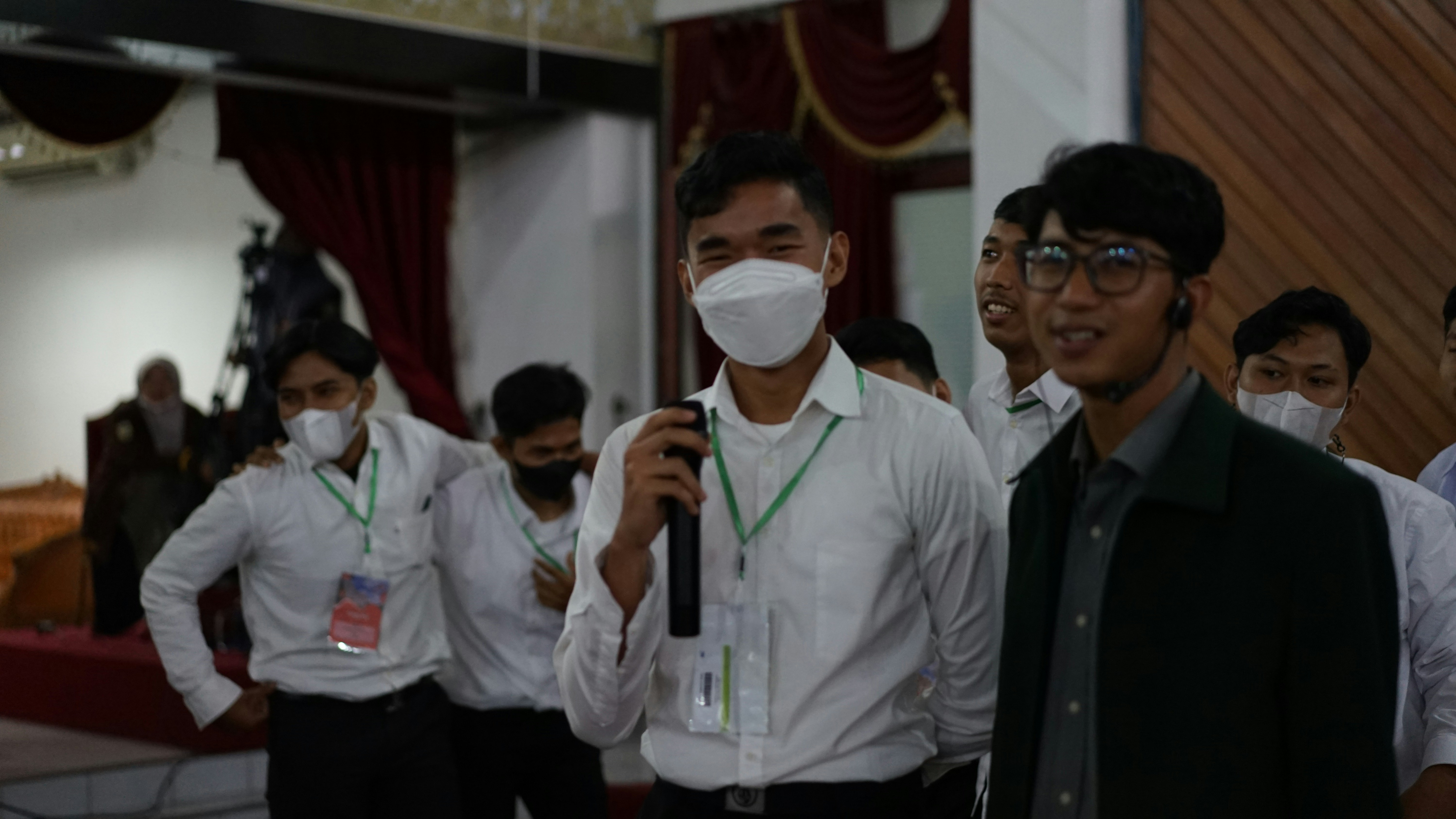 photo-1660795738096-911498269ced?ixid=M3wxMjA3fDB8MXxzZWFyY2h8MjB8fGJva2VwJTIwdmlyYWwlMjB0ZXJiYXJ1JTIwaW5kb3xlbnwwfHx8fDE3NTU1MDgyOTB8MA\u0026ixlib=rb-4.1.0