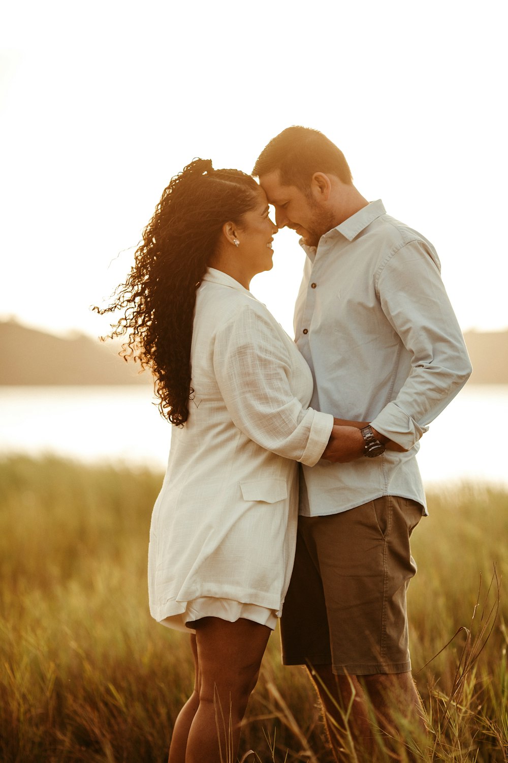 a man and woman kissing in a field