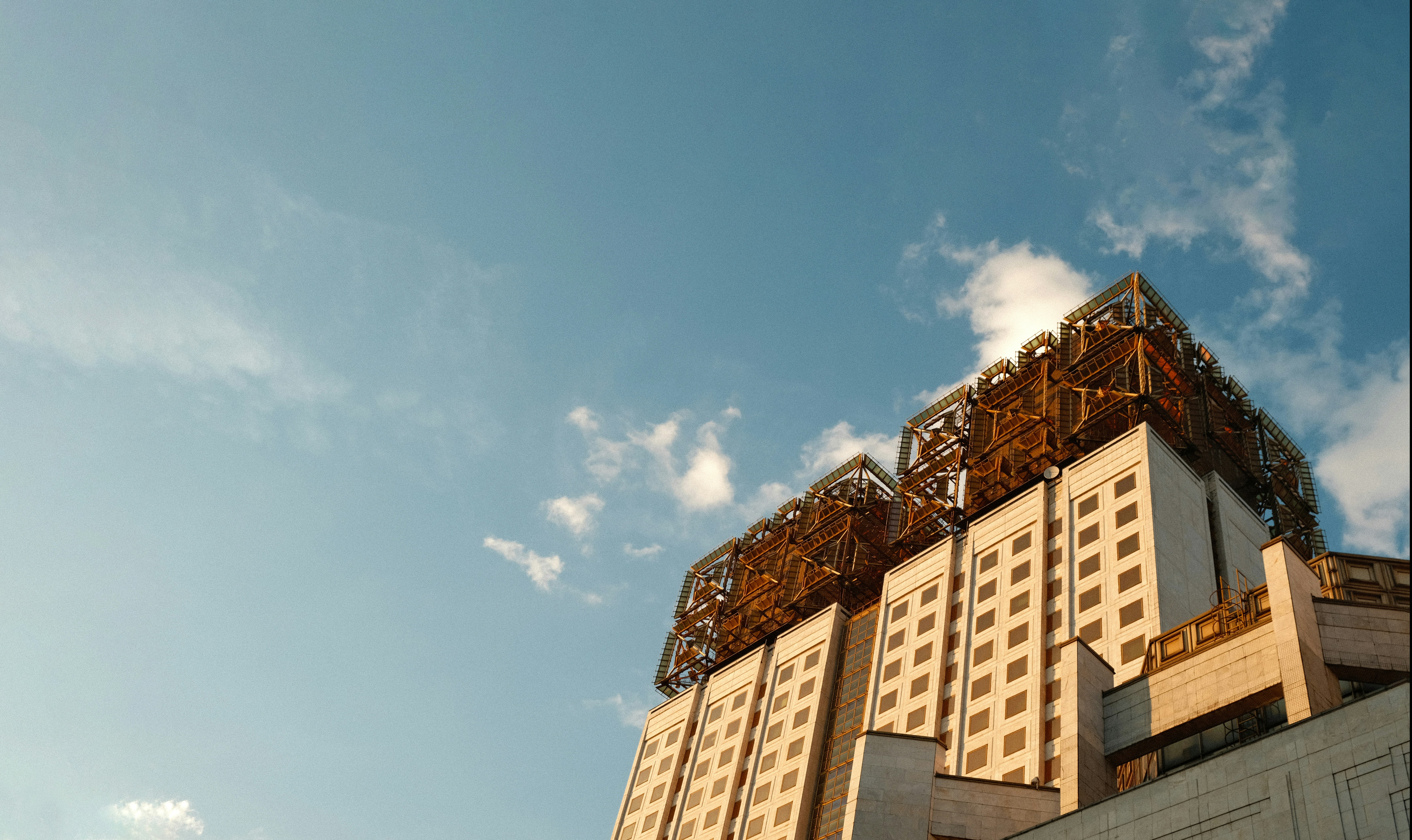 Pengaruh Temperatur/Suhu terhadap Tegangan yang Dihasilkan Panel Surya Jenis Monokristalin (Studi Kasus: Baristand Industri Surabaya) Image