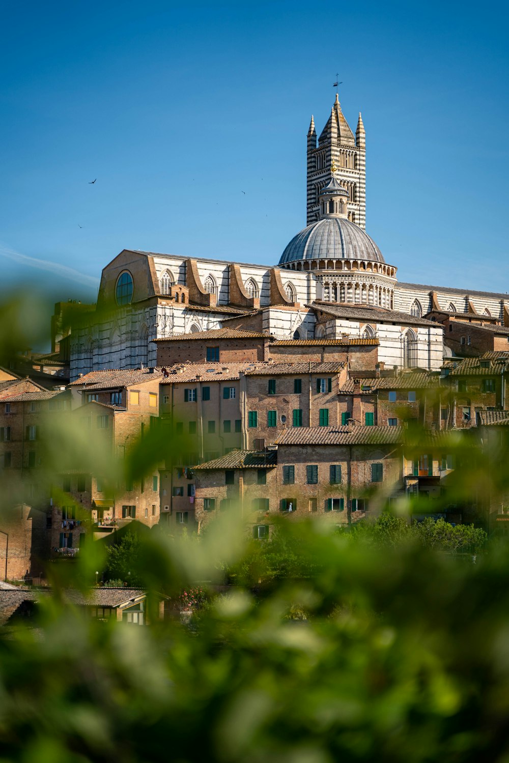 un grande edificio con un tetto a cupola