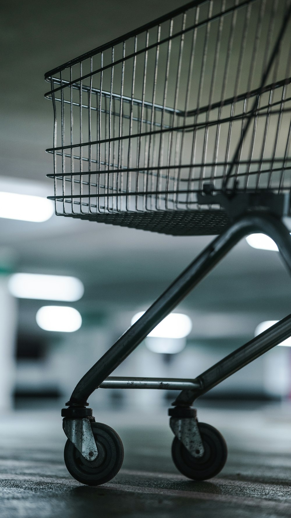 a shopping cart with a handle