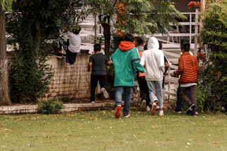 A group of young people smiling and collaborating outdoors in Peteranec.