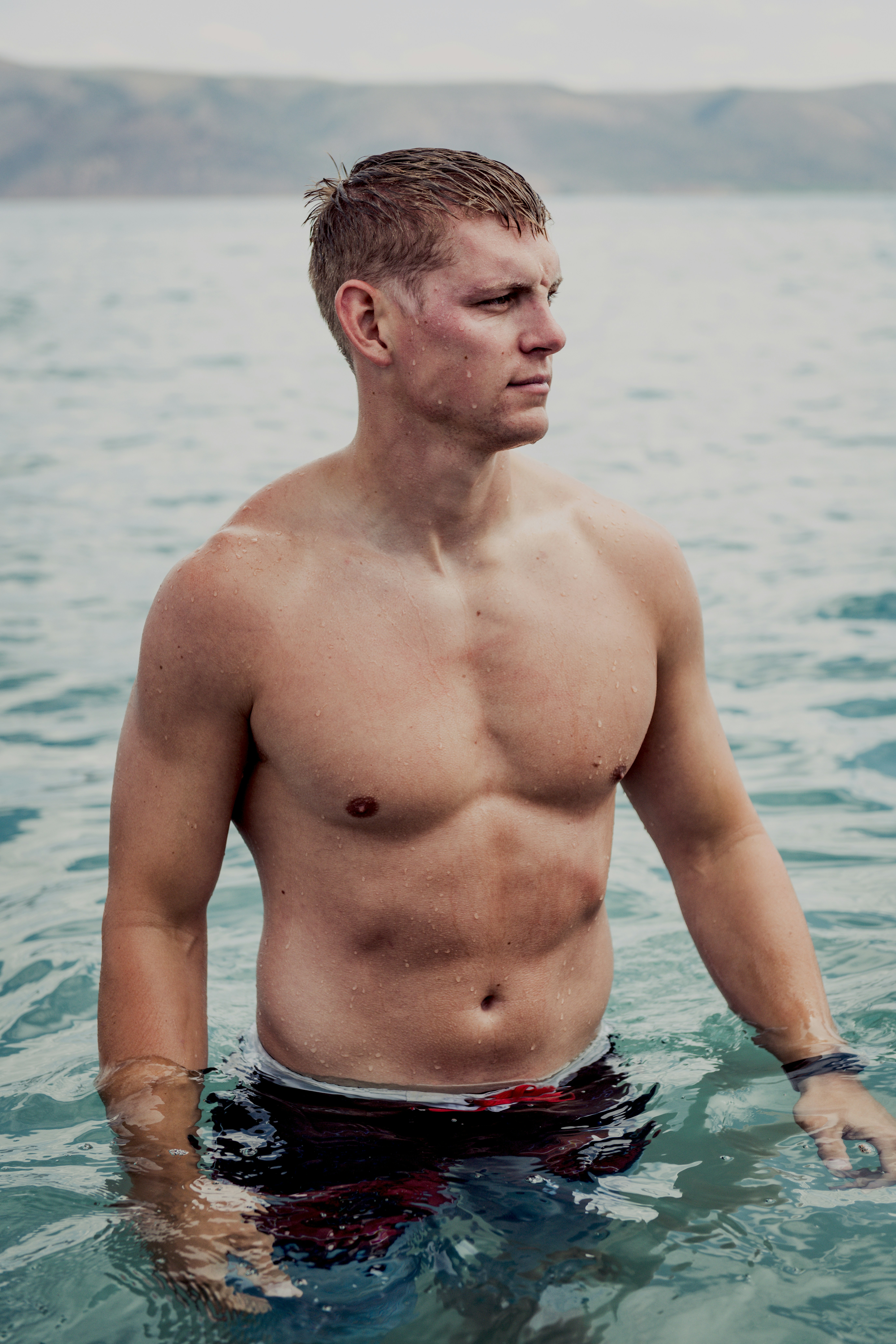 athletic man skincare, wallpaper, Post Workout Cleansing: Male Skin's Recovery Secret 4