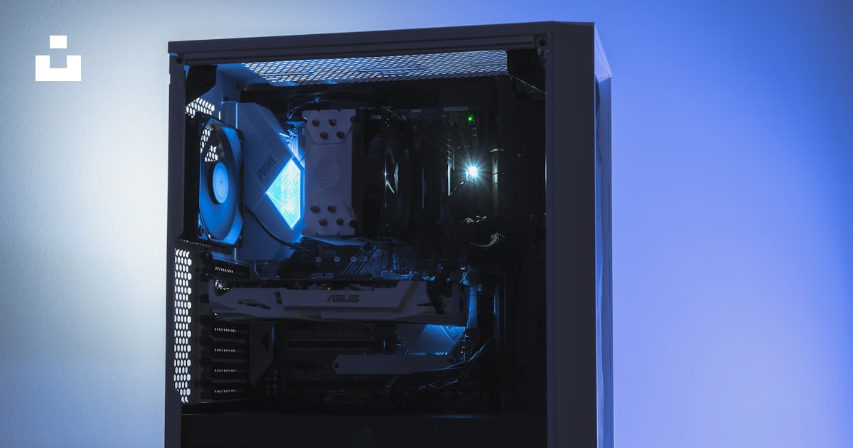 A computer with a blue light photo – Free Computer Image on Unsplash