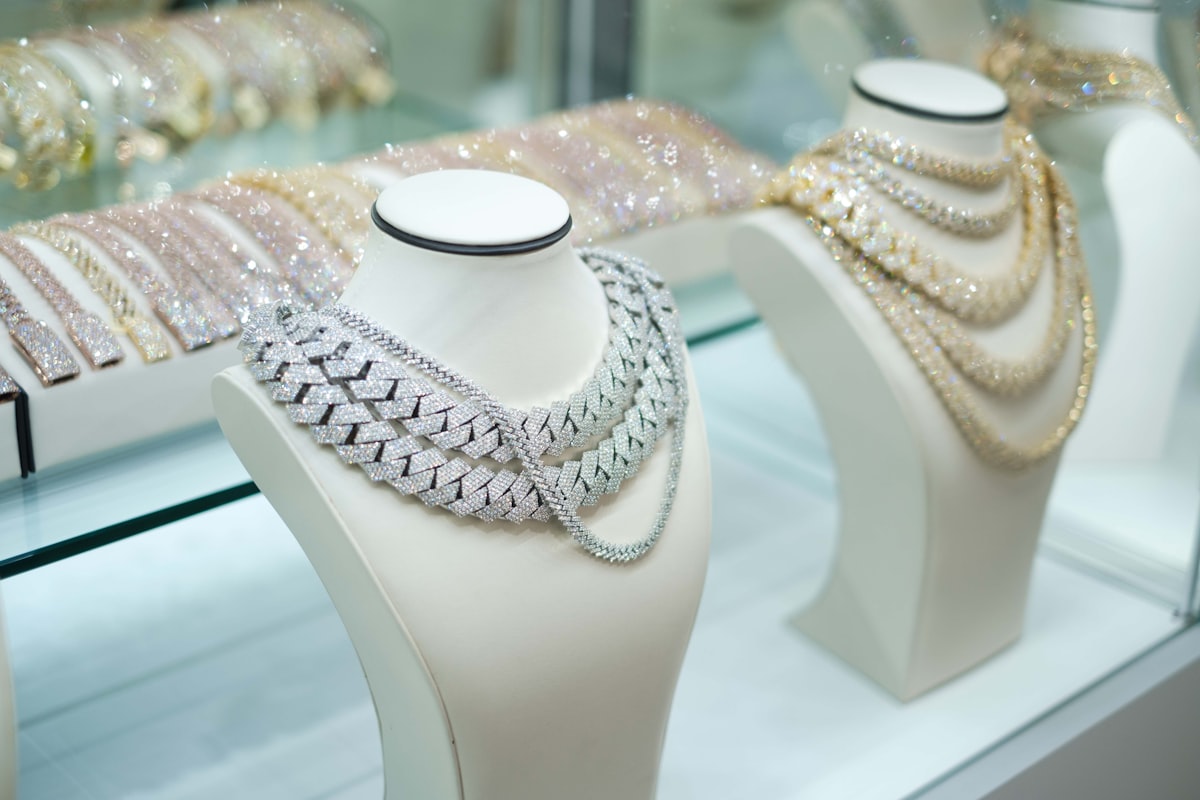 Collares & Dijes