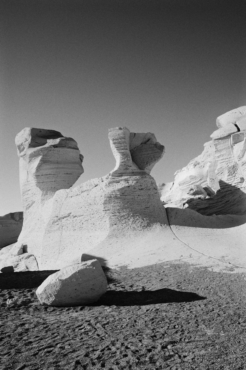 Eine Gruppe großer Felsen