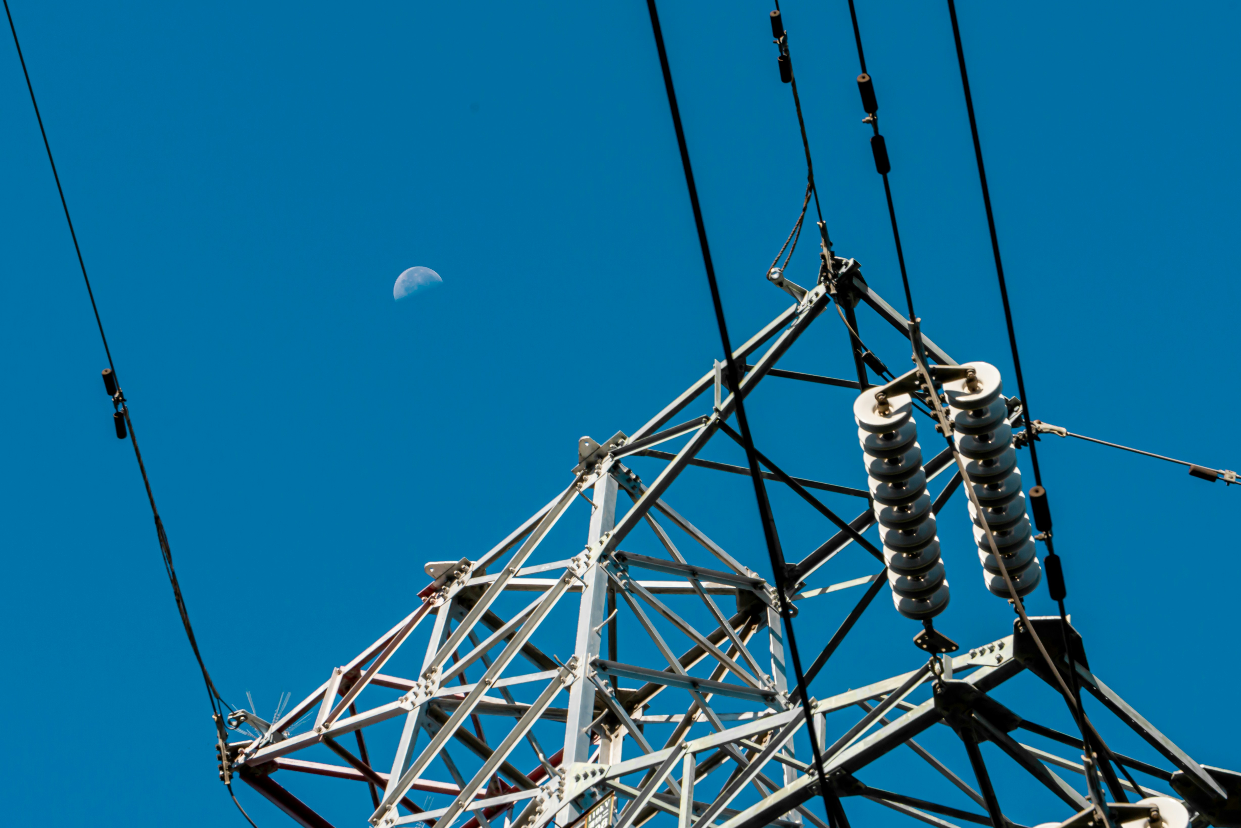 una torre de línea eléctrica
