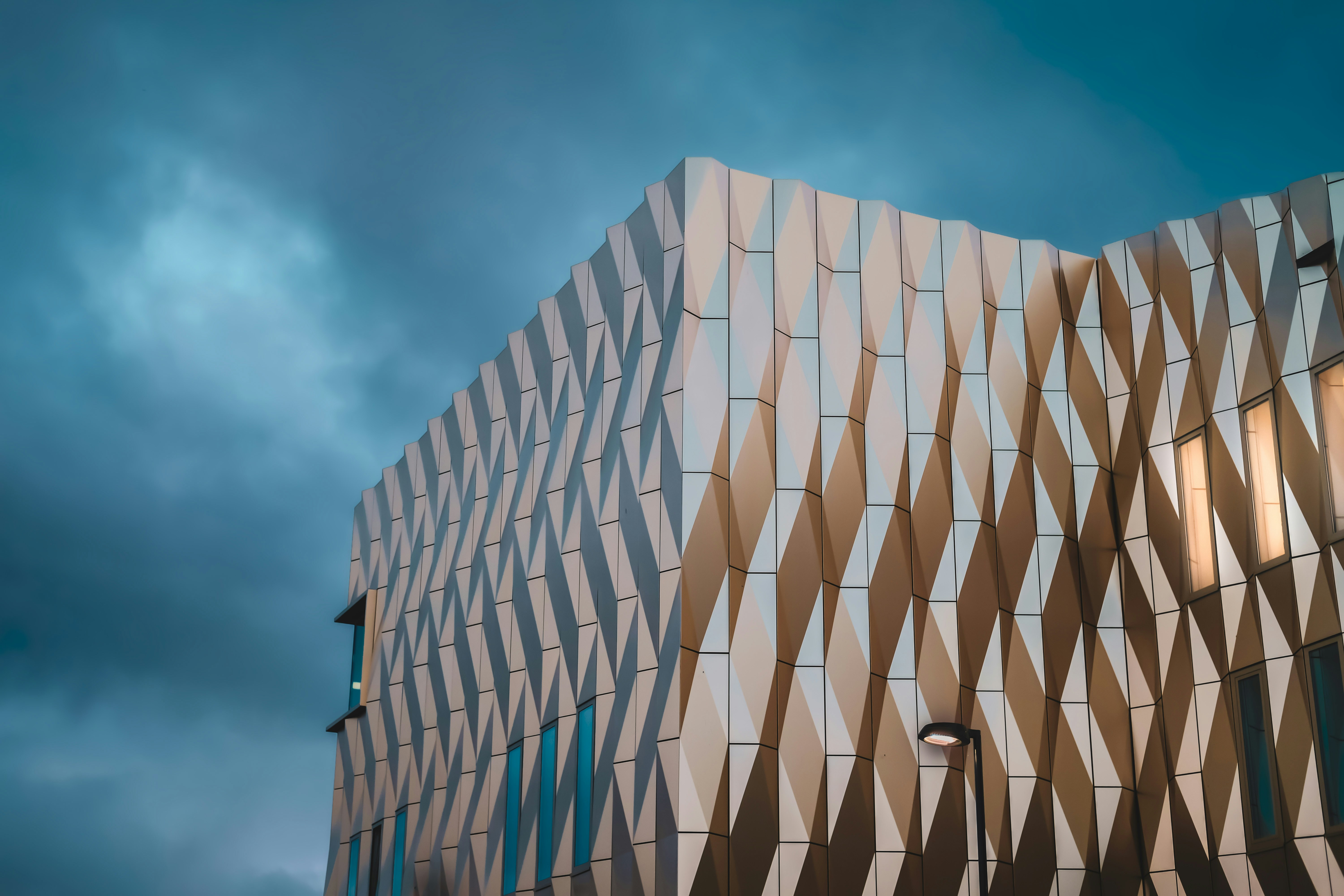 Photo by k_sariwating