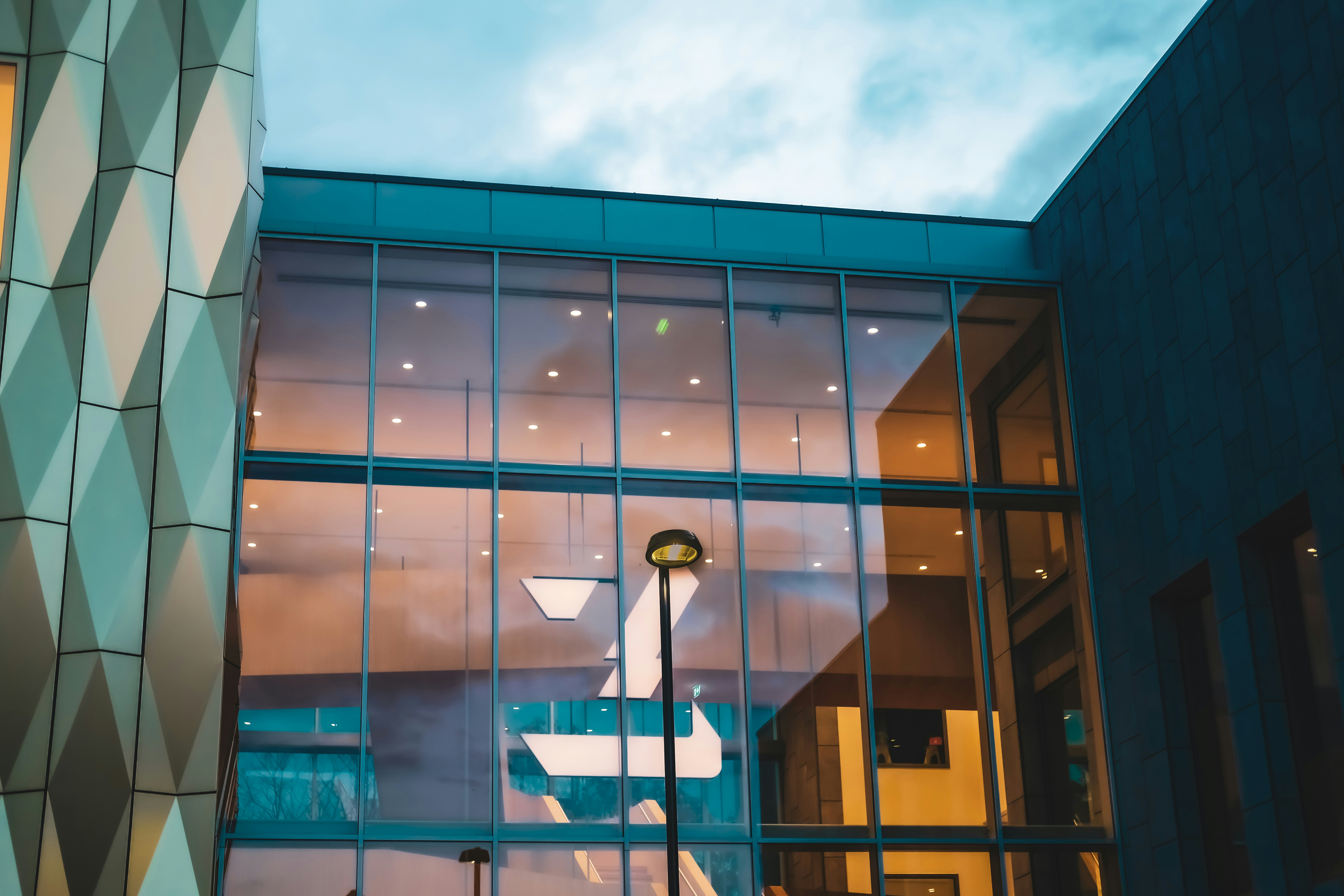 Photo by k_sariwating