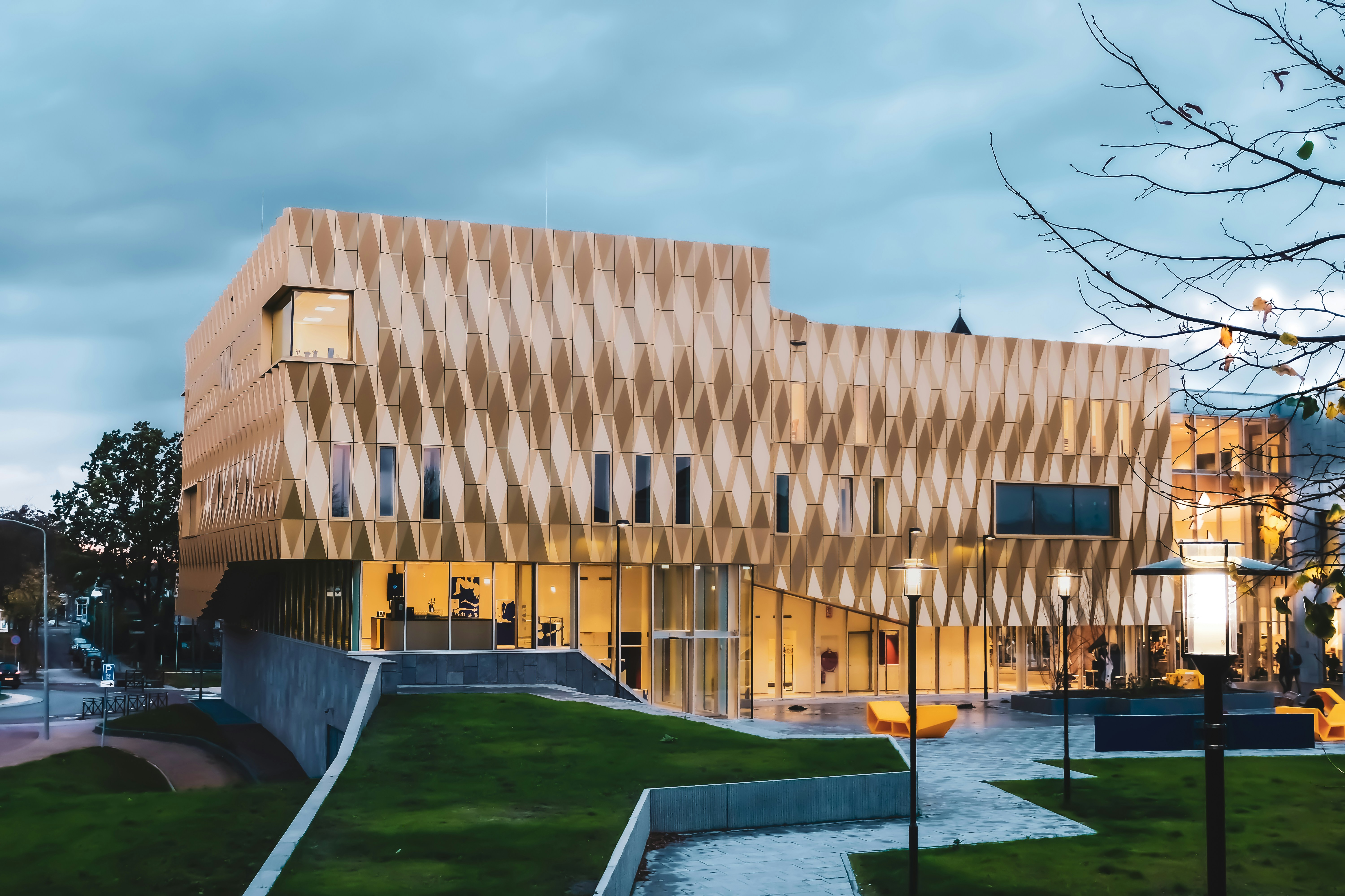 Photo by k_sariwating