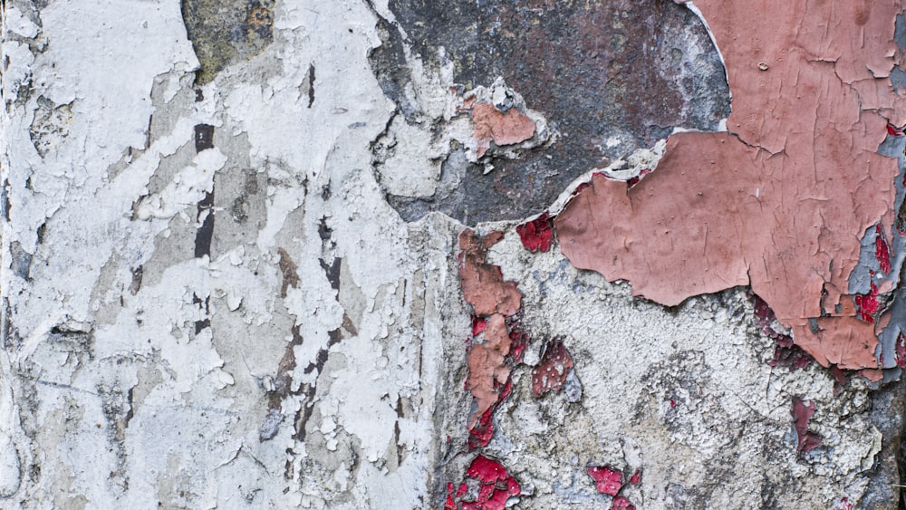 a white wall with red paint