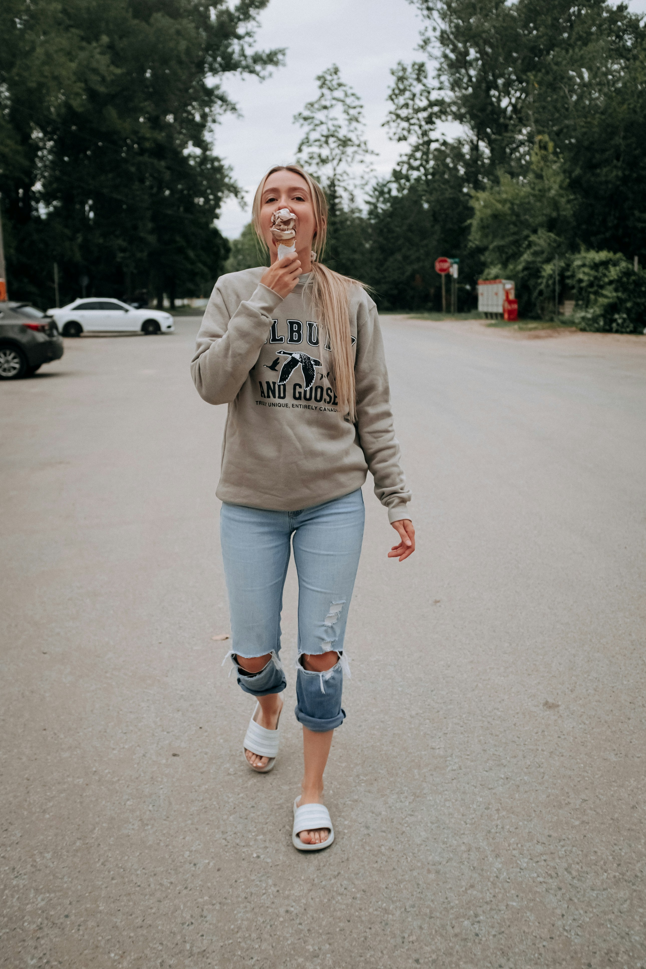 photo-1660940797267-9c9d93038137?ixid=M3wxMjA3fDB8MXxzZWFyY2h8MTh8fGpva2UlMjBjb2ZmZWUlMjBzd2VhdHNoaXJ0c3xlbnwwfHx8fDE3NjM3MTU2OTN8MA\u0026ixlib=rb-4.1.0