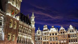 Bruxelles la nuit, image d'illustration des affaires non élucidées en Belgique