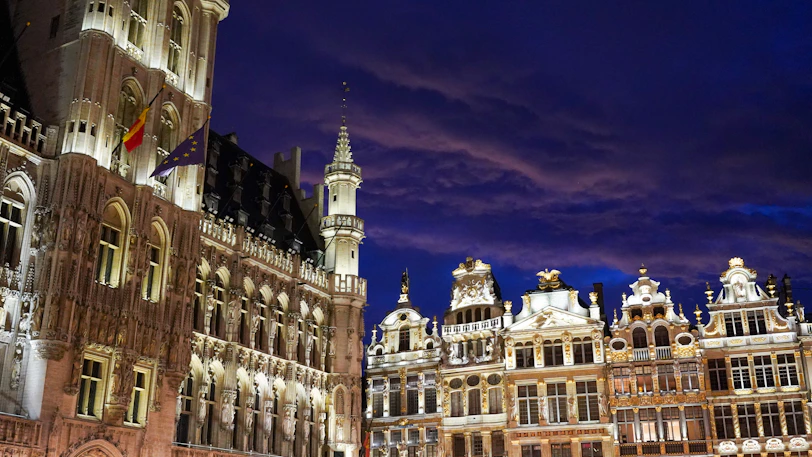 Bruxelles la nuit, image d'illustration des affaires non élucidées en Belgique