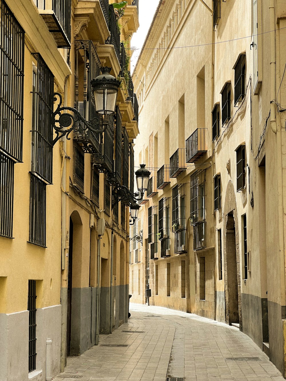 a narrow alley between two buildings