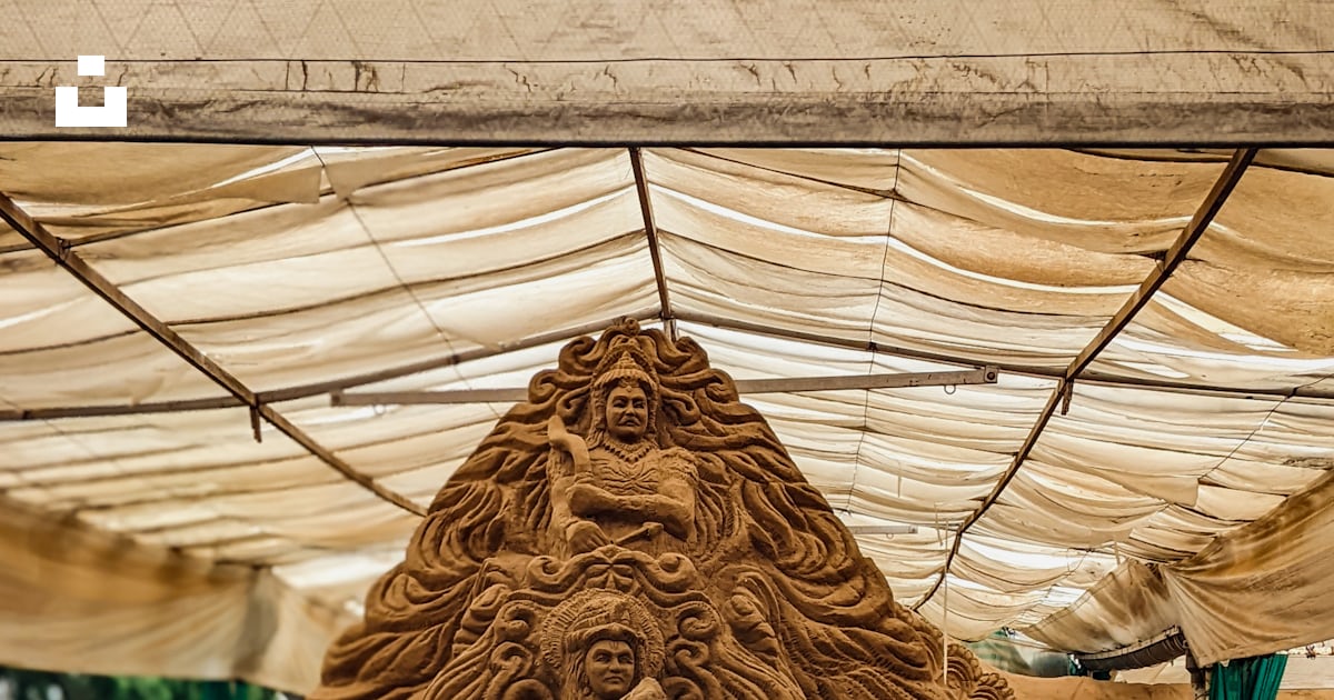 A group of statues photo – Free Kc layout Image on Unsplash