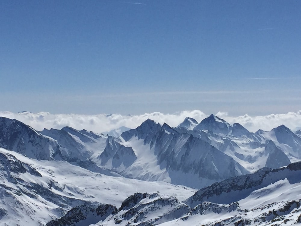 a snowy mountain range