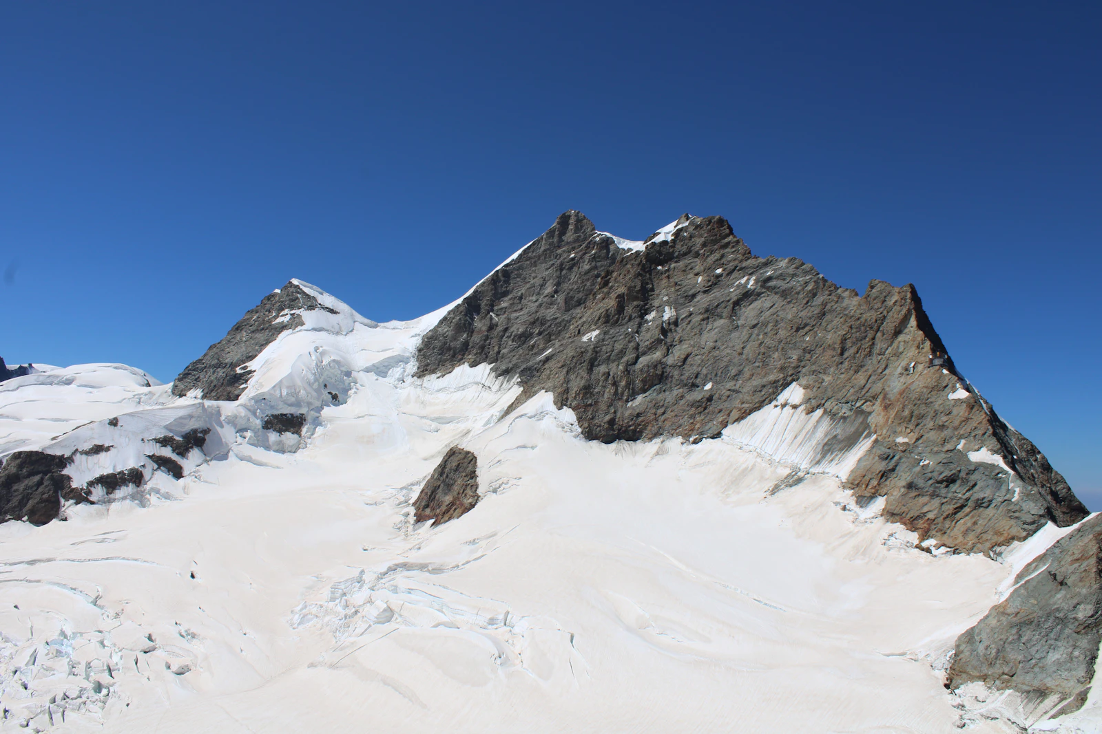 Beginner skiing in Aletsch Arena
