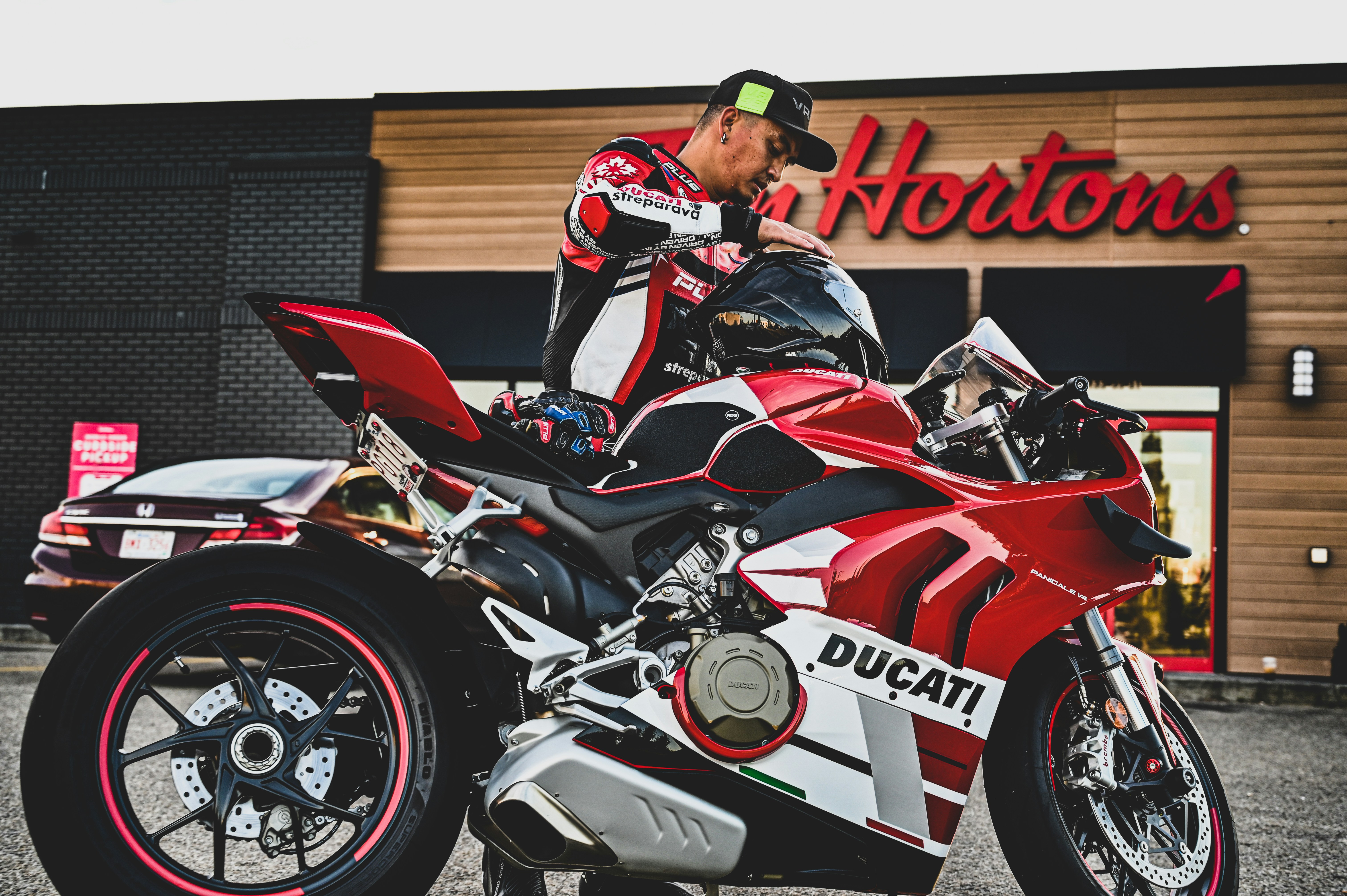 Photo by ronnzymoto