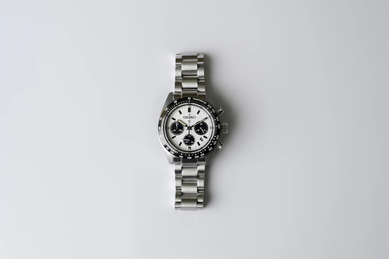 带有表盘的手表，经典而优雅