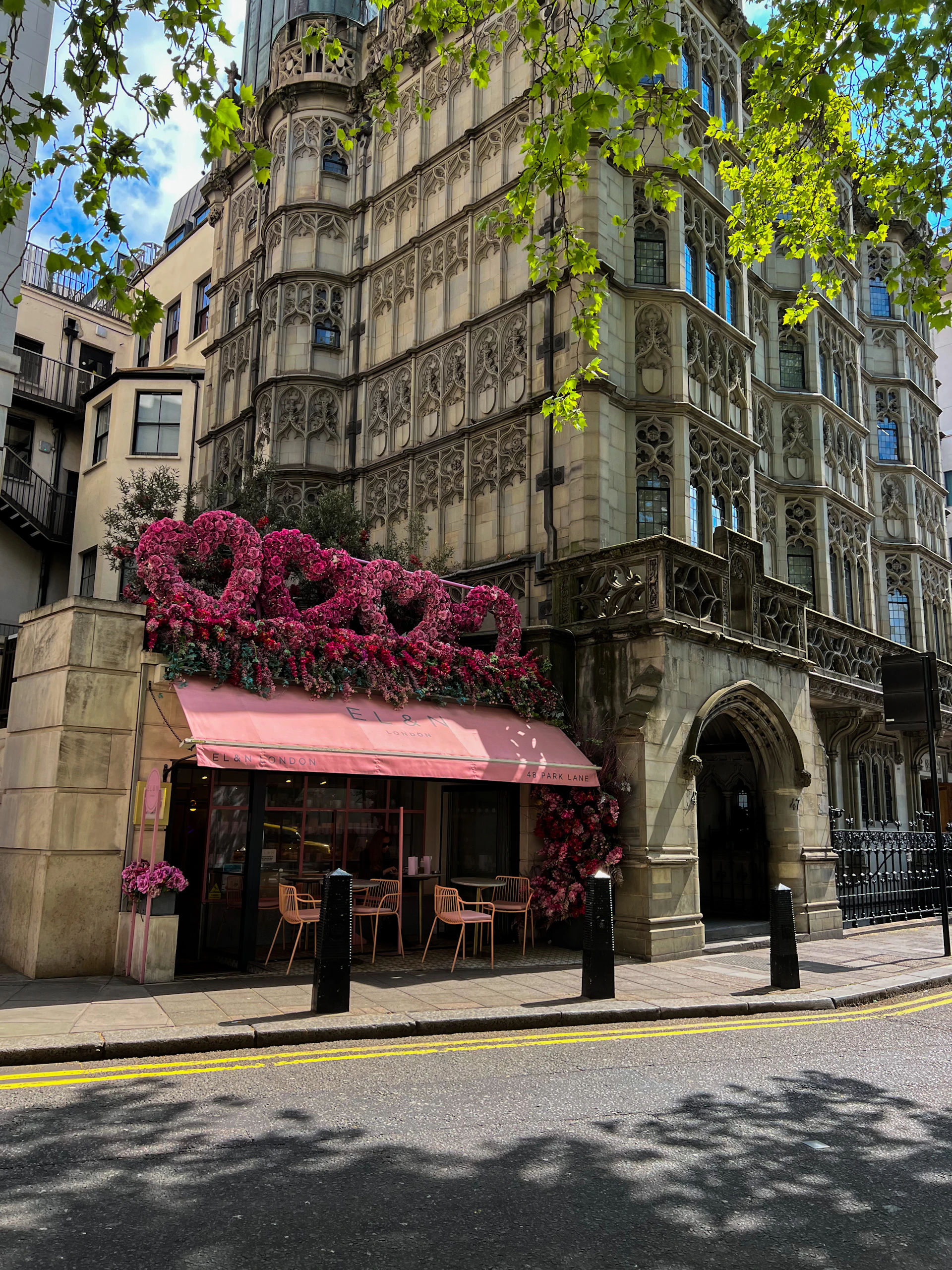 gray computer monitor