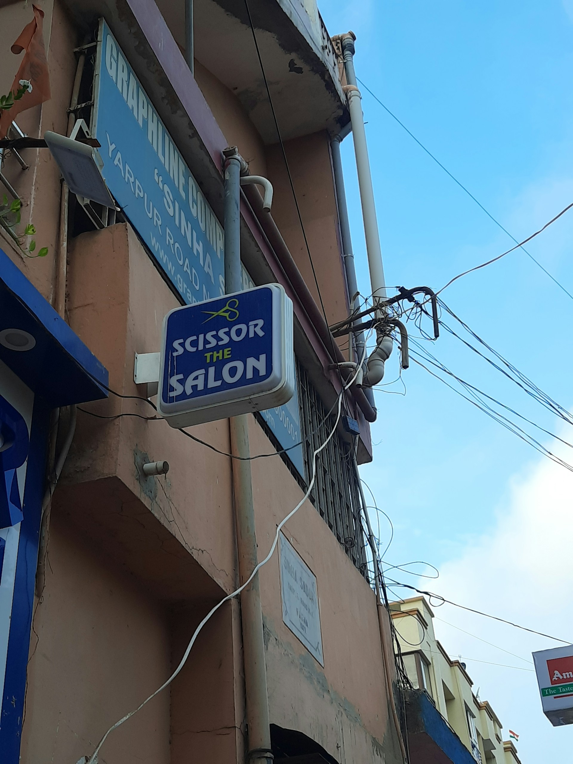 gray computer monitor