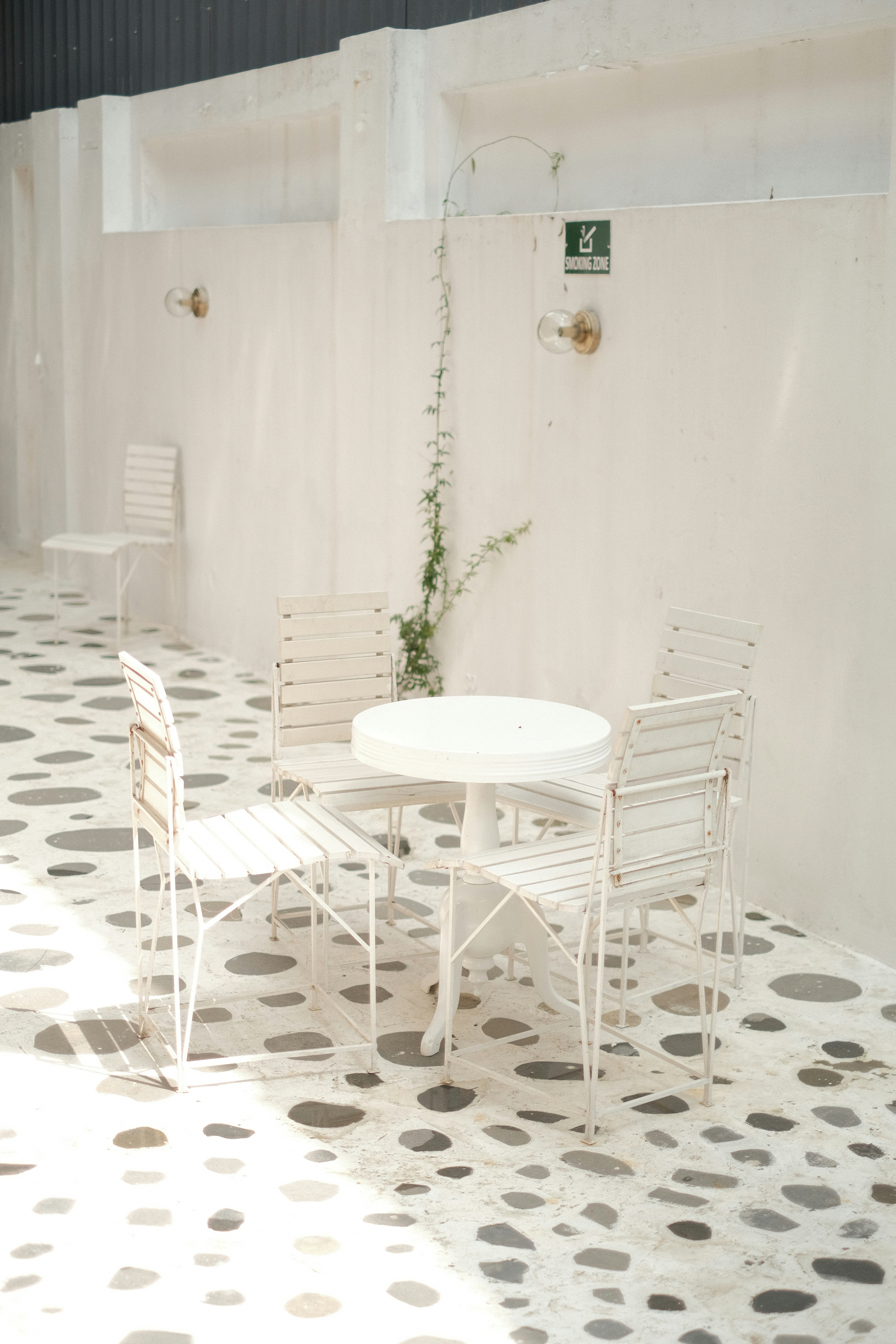 elegant_patio_with_porcelanato_tiles