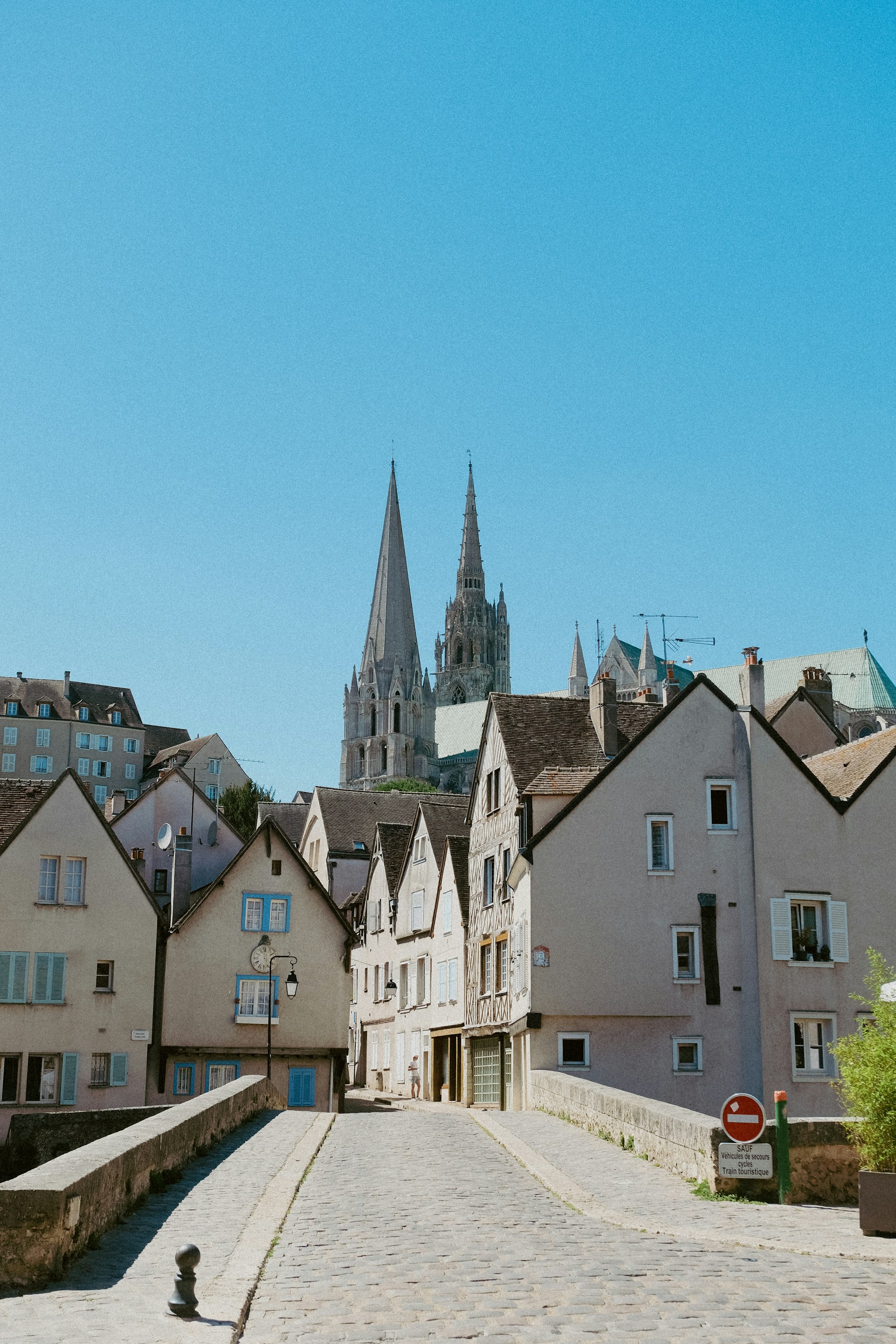 Chartres Weather: Best Months to Visit and Season Guide