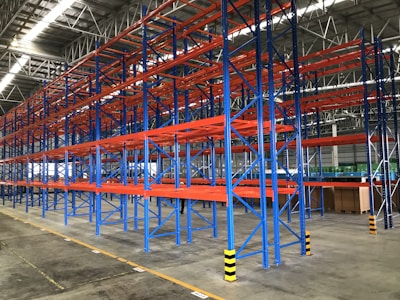 Almacén con racks